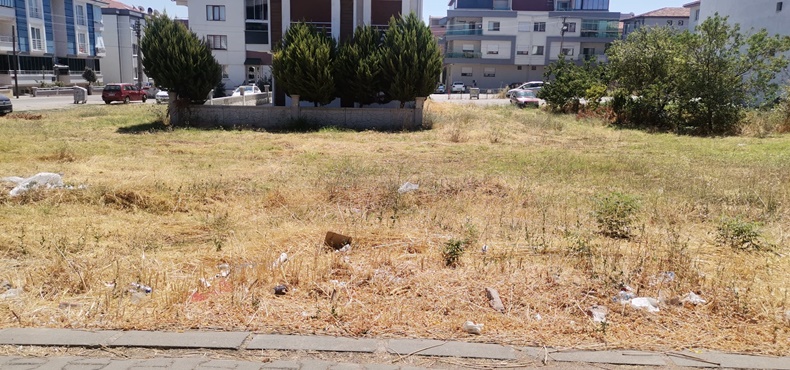 Zekeriyaköy villa bahçesi, uygulama öncesi gerçek fotoğraf